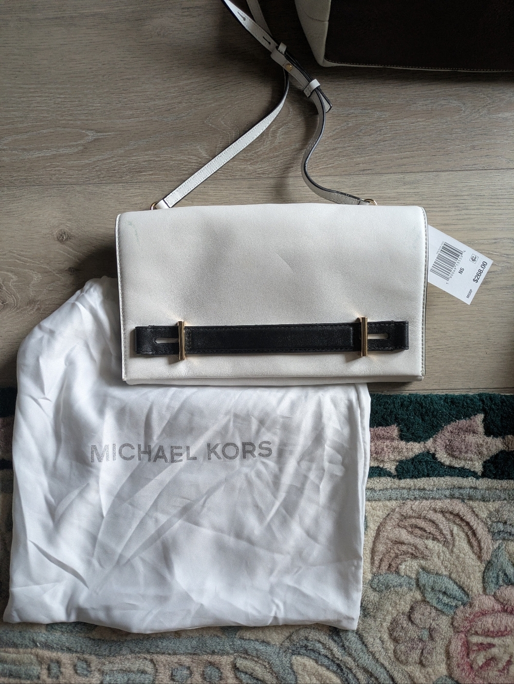 NWT $268 Michael Kors Chelsey large leather clutch with shoulder strap
